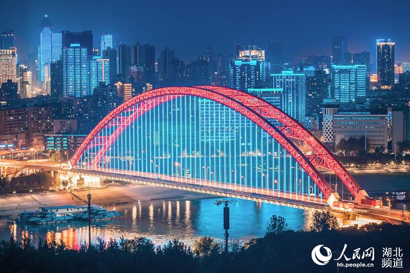 震撼！LED幕墻燈光技術助力70周年大型燈光秀，告白祖國！